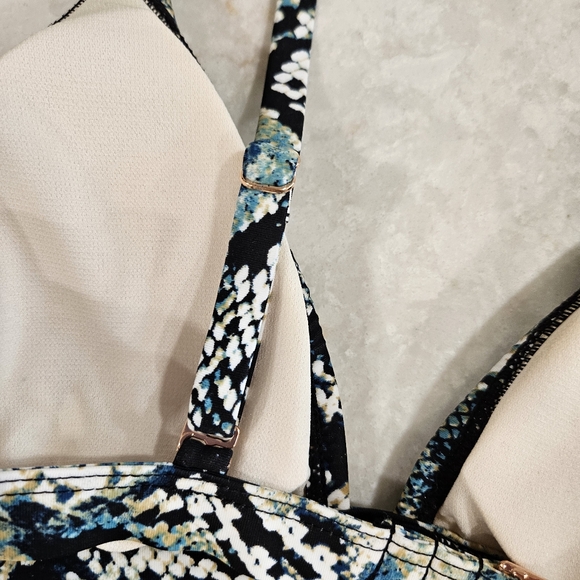NWT Shade & Shore Blue Snake Print Bikini Top Size Medium - Picture 8 of 8